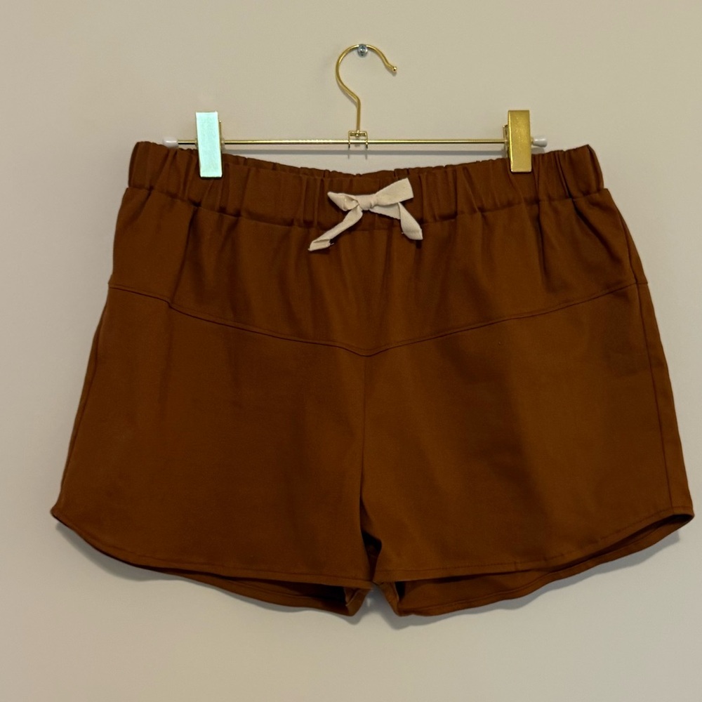 Amae Rust Women's Shorts